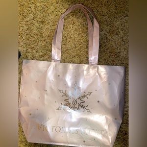 Tote Bag NWT pink icy nice large shopping bag ❄️ ⛄️